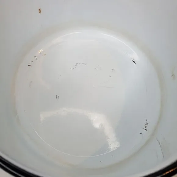 Berggren Vintage Swedish Folk Art Enamelware Pot with Lid - Picture 13 of 14